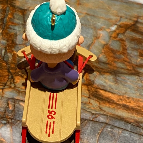 Vintage Hallmark Linus Sledding 1995 Christmas Ornament Peanuts Gang - Picture 4 of 6